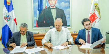 Alcalde Rodríguez firma acuerdo designa Santiago y Santo Domingo como sedes de la Copa Mundial Femenina Sub-17 en RD