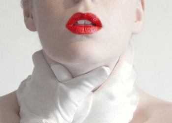Asfixia erótica: los peligros de una práctica de moda entre los jóvenes que pone en riesgo especialmente a las mujeres