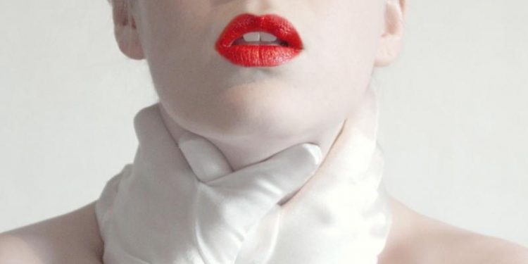 Asfixia erótica: los peligros de una práctica de moda entre los jóvenes que pone en riesgo especialmente a las mujeres
