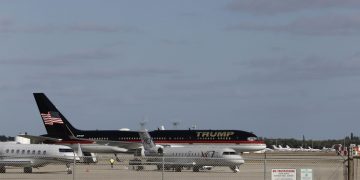 Avión de Trump choca contra otro en un aeropuerto de Florida