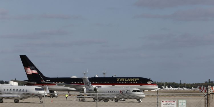 Avión de Trump choca contra otro en un aeropuerto de Florida