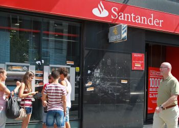 Banco Santander sufre una filtración de datos personales de clientes y de todos sus empleados