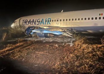 Un Boeing 737 con 85 personas a bordo se salió de pista en Senegal: hay 11 heridos