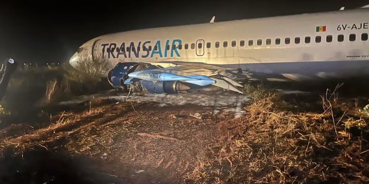 Un Boeing 737 con 85 personas a bordo se salió de pista en Senegal: hay 11 heridos