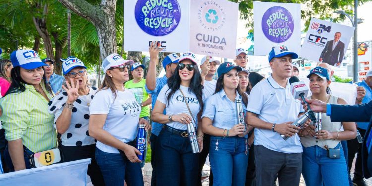 CTC y juventud JCC promueven reciclaje y cuidado medioambiental intercambiando plásticos por termos