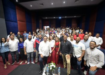 Daniel Rivera invita a jóvenes a participar en la política del país