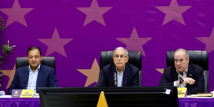 Danilo Medina y Charlie Mariotti se van de la dirección del PLD