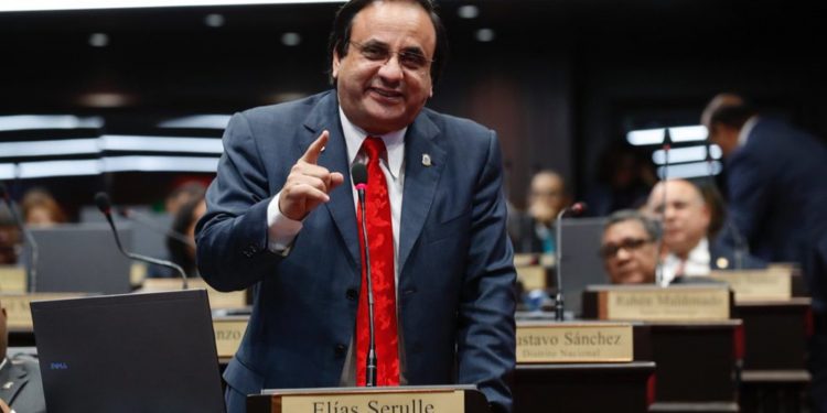 Elías Serulle renunció a Fuerza del Pueblo: No apoyo las formas de conducir el partido