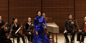 Aisha Syed toca junto a Filarmónica de Qatar
