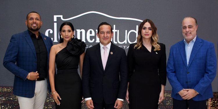 Cleaner Studio Luxury Cars realiza cóctel para presentar a clientes corporativos los nuevos modelos y equipamientos de las marcas Maybach, AMG Mercedes Benz