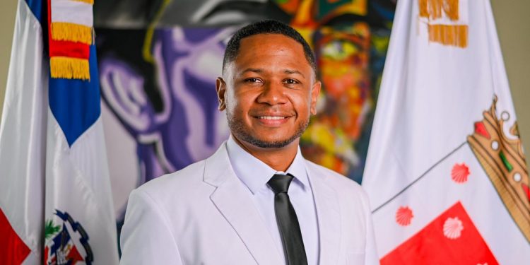 Regidor Frank Medina felicita a los legisladores electos