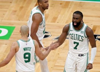 Los Boston Celtics se anotan un sufrido primer triunfo en la Final del Este
