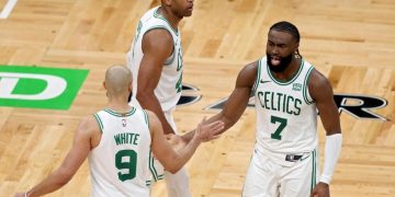 Los Boston Celtics se anotan un sufrido primer triunfo en la Final del Este