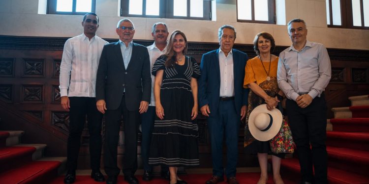 Alcaldesa Carolina Mejía recibe a  expresidentes de América Latina y África como observadores en las elecciones