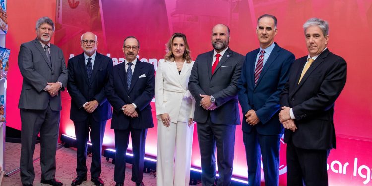 César Iglesias distribuirá 1,200 millones de pesos entre sus accionistas