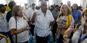 José Raúl Mulino lidera las presidenciales en Panamá, según datos preliminares