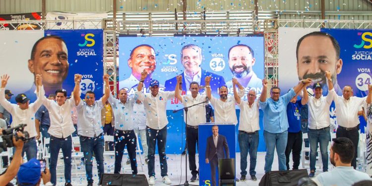 Julio César Valentín afirma es tiempo de Justicia Social; realiza recorrido en Santiago y provincias del nordeste