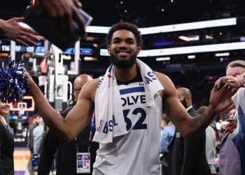 Karl-Anthony Towns gana premio Kareem Abdul-Jabbar Campeón de Justicia Social 2023-24