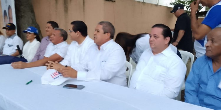 Papo de León realiza acto en apoyo a las candidaturas de Adinader y Daniel Rivera