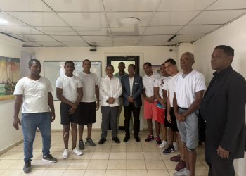 Pedro Jiménez visita Hogar Crea, Ensanche la Fe, se compromete modificar leyes