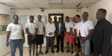 Pedro Jiménez visita Hogar Crea, Ensanche la Fe, se compromete modificar leyes