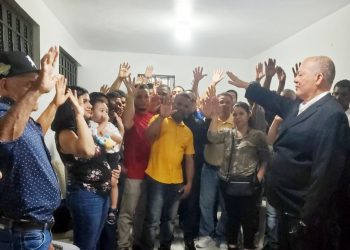 Renuncian en masa dirigentes de Fuerza del Pueblo y se unen a Justicia Social en Santiago