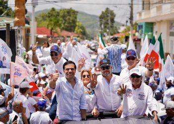 Roberto Ángel cierra, junto a los candidatos provinciales, la campaña en Ocoa con impresionante caravana