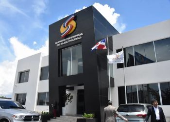 Superintendencia de Electricidad ha certificado y entregado licencias a más de 1,500 técnicos electricistas