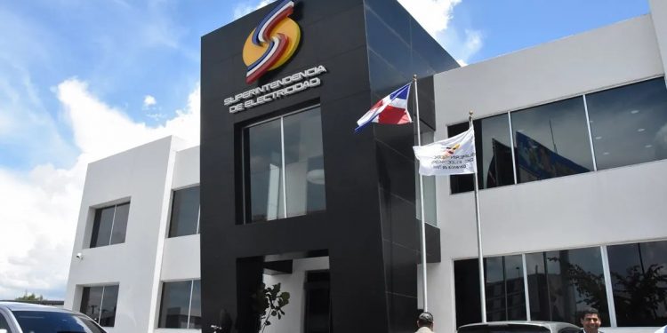 Superintendencia de Electricidad ha certificado y entregado licencias a más de 1,500 técnicos electricistas