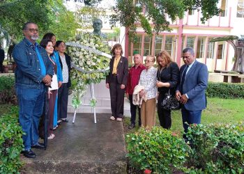 UASD conmemora 30 años desaparición de Narcisazo con una ofrenda floral