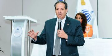 Ministro Atallah bien enfocado contra dengue