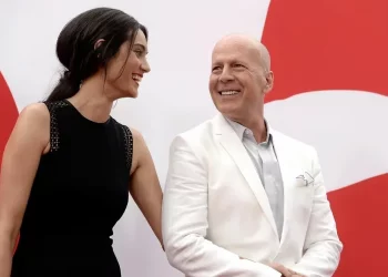 Esposa de Bruce Willis sintió que se quitó «un peso de encima» cuando reveló la enfermedad del actor