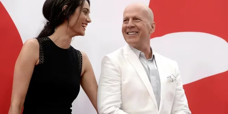Esposa de Bruce Willis sintió que se quitó «un peso de encima» cuando reveló la enfermedad del actor
