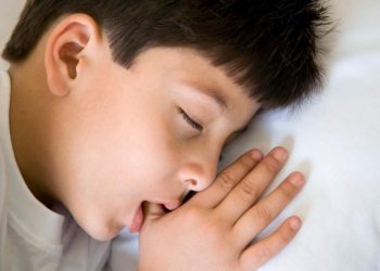 Qué puede significar que mi hijo se chupe el dedo, según la psicología