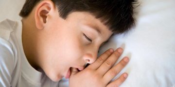 Qué puede significar que mi hijo se chupe el dedo, según la psicología