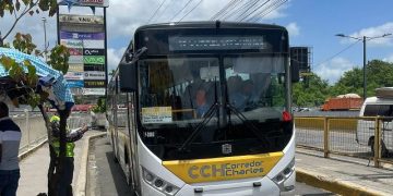 MOCHOTRAN aclara que no hubo heridos en accidentes de dos unidades en la  Av. Charles de Gaulle
