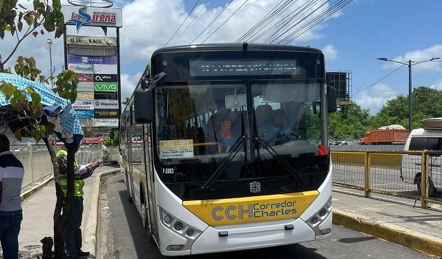 MOCHOTRAN aclara que no hubo heridos en accidentes de dos unidades en la  Av. Charles de Gaulle