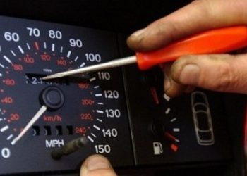 ¿Cómo saber si el kilometraje del auto que vas a comprar ha sido alterado?
