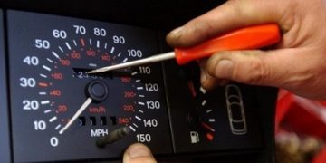 ¿Cómo saber si el kilometraje del auto que vas a comprar ha sido alterado?