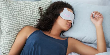 ¿Cuál es la mejor posición para dormir cuando hace mucho calor?