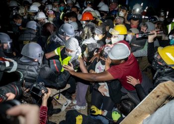 Así quedó la Universidad de California tras el desalojo de los manifestantes propalestinos (VIDEO)