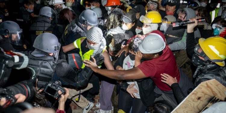 Así quedó la Universidad de California tras el desalojo de los manifestantes propalestinos (VIDEO)