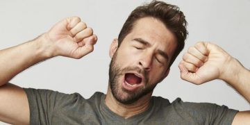 ¿Te ha pasado que te da mucho sueño al terminar de comer? Conoce las razones