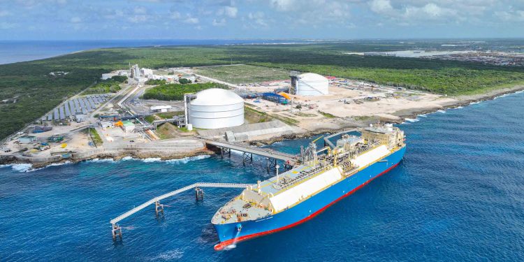 AES Dominicana y ENADOM finalizan integración de sus dos infraestructuras de gas natural de manera exitosa