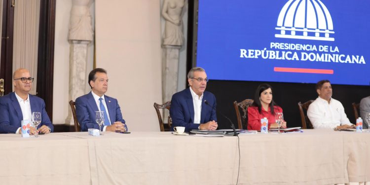 Abinader asegura que crecimiento de un 23%, de las exportaciones del país en últimos tres años, son los mejores de la historia exportadora de RD