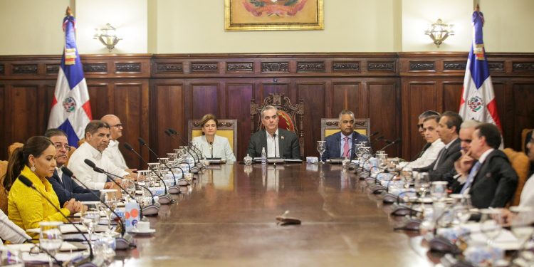 Presidente Abinader encabeza consejo de ministros; diseñan estrategia para aprobación consensuada de reformas