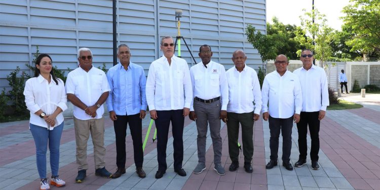 Presidente Abinader encabeza lanzamiento proyecto de titulación en Domingo Savio