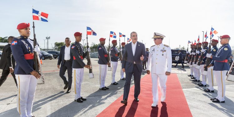 Presidente Abinader regresa de su viaje a Suiza donde participó en la Cumbre por La Paz en Ucrania