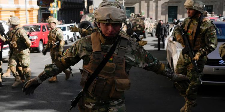 Presidente Arce llama a los bolivianos a defender la democracia frente a intento de golpe de Estado