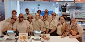 Burger King Apertura Restaurante en el Km. 9 ½ Ave. Independencia, Centro Comercial JJ González